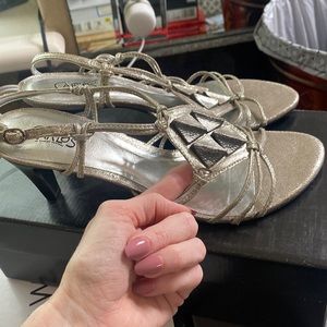 Carlos Santana silver strappy heels 7